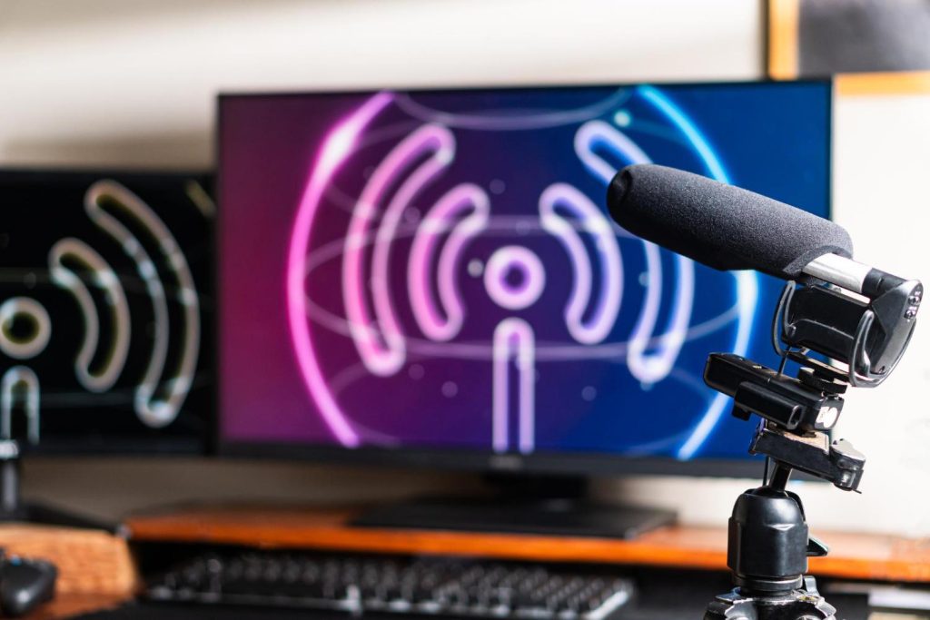Quand la radio passe à l’image : le tournant vidéo des antennes